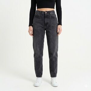 Chic Women’s 90s High Rise Mom Jeans Black Petite 14